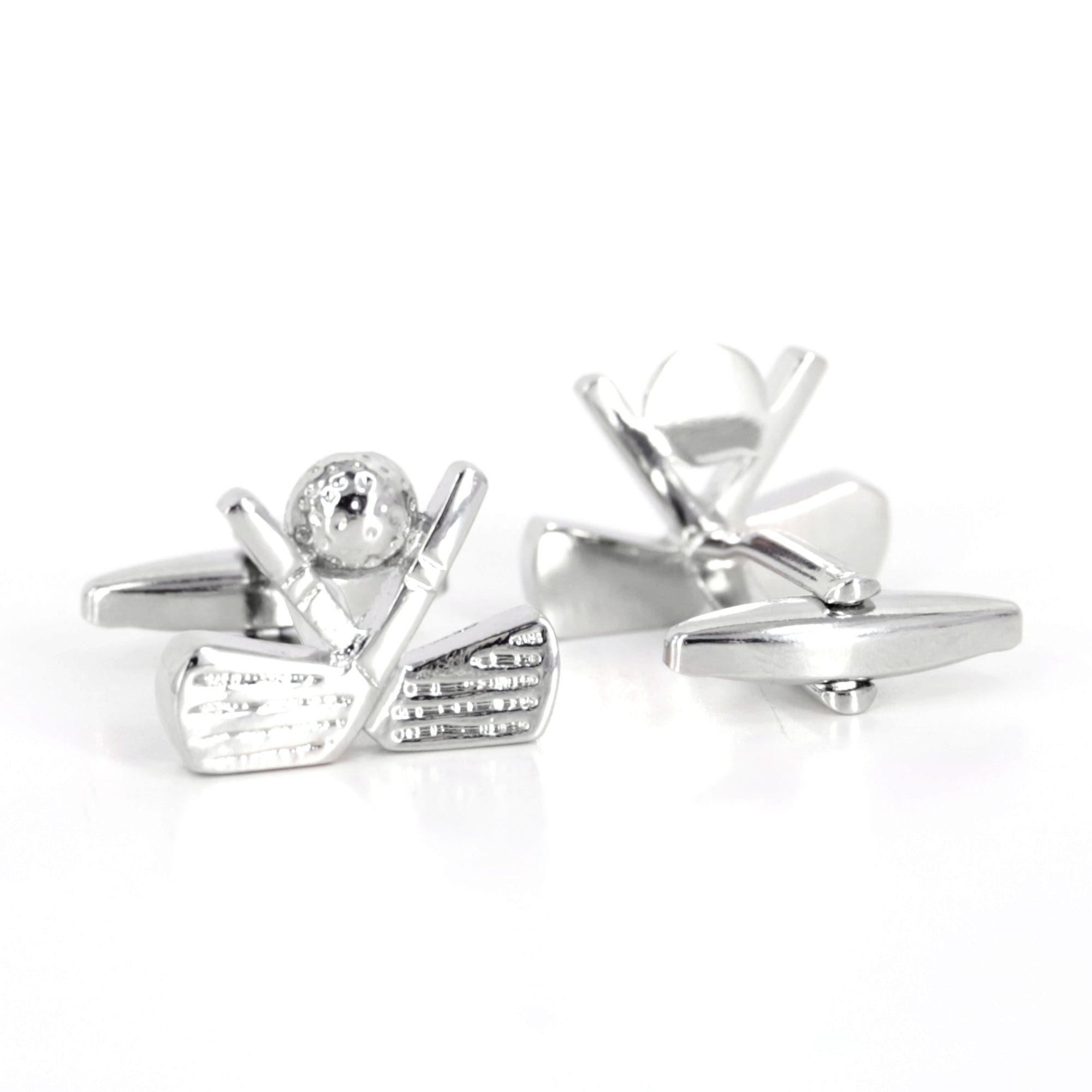 银色高尔夫球杆和白色高尔夫球袖扣